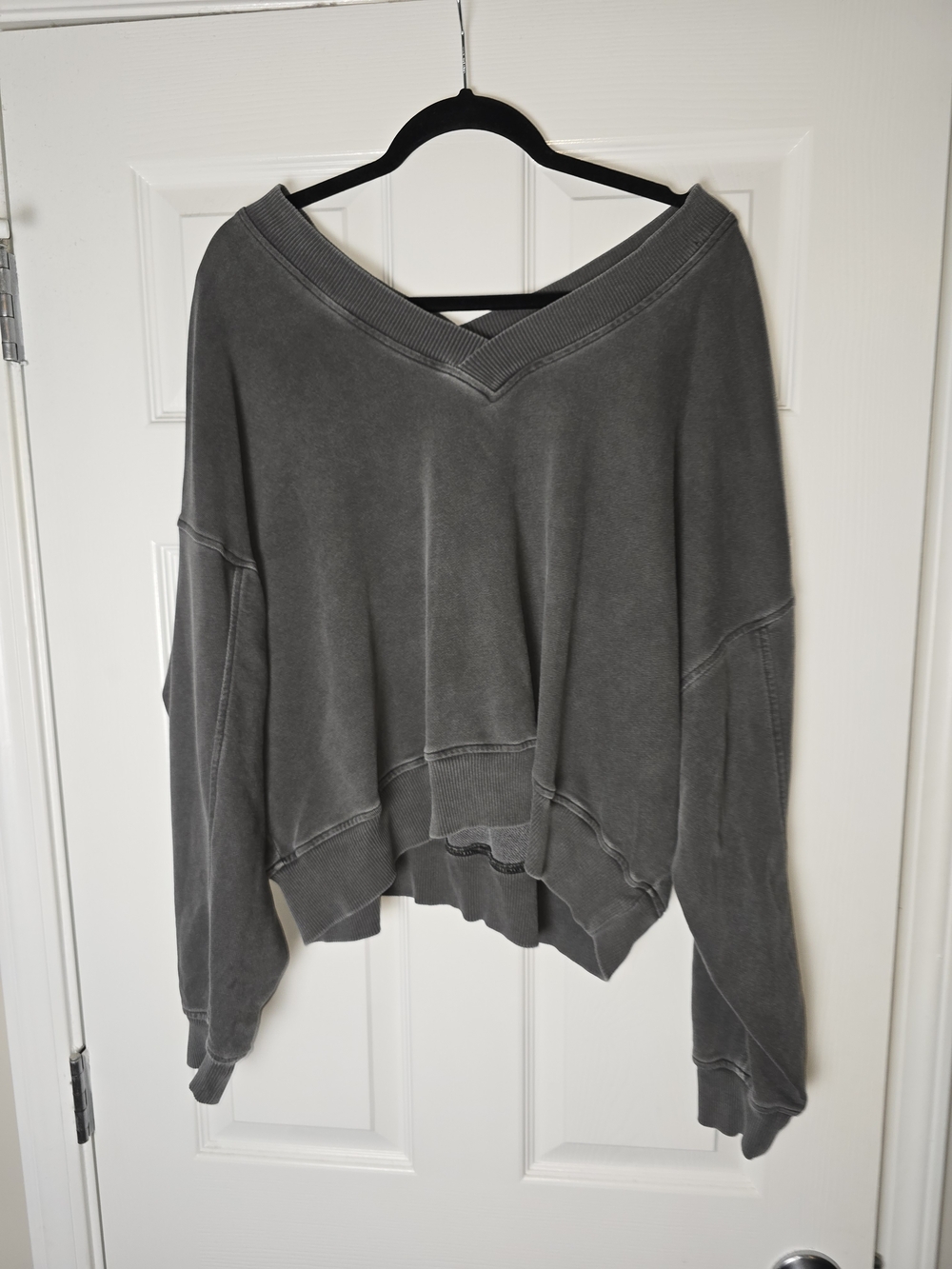 Aerie Washed Charcoal V‑Neck Pullover Sweatshirt Size Mediun